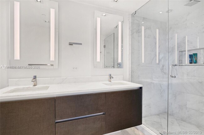 Building Photo - 1451 Brickell Ave