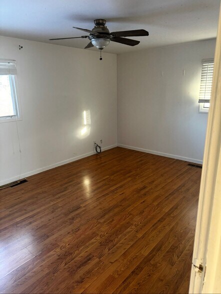 Building Photo - 1810 Greenbriar Ln