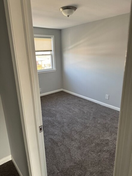 Building Photo - 2231 Graythorn Rd