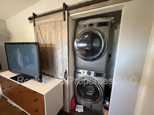 Building Photo - 3143 Green Valley Rd