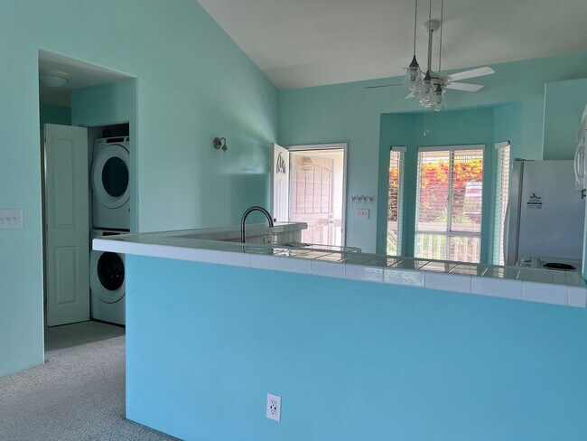 Building Photo - 2 Bedroom 2 bath unfurnished top floor condo