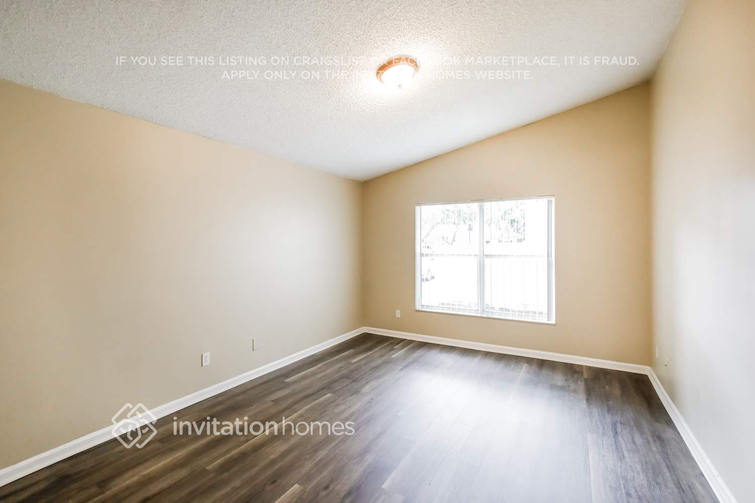 Building Photo - 10890 NW 46th Dr