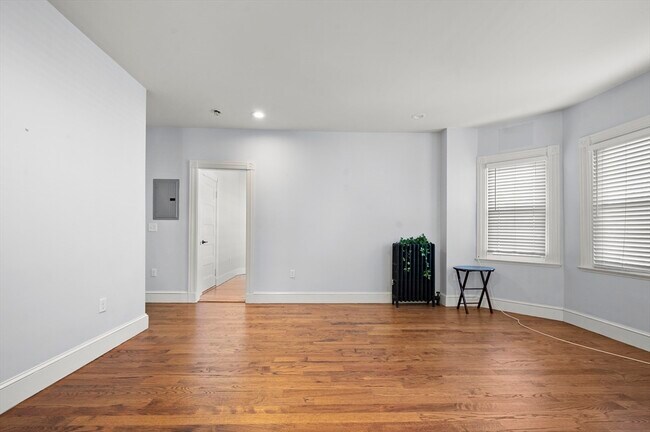 Building Photo - 493 Broadway