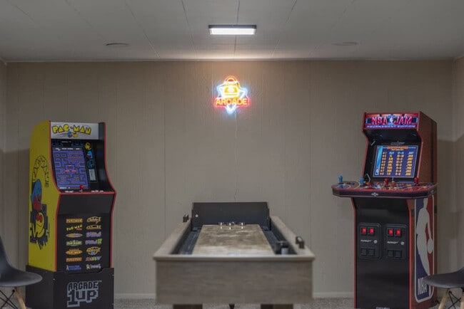 Building Photo - 6536 Lawnwood Ave