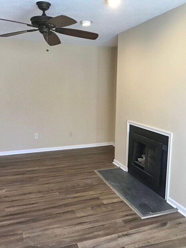 Building Photo - 1660 Skiffes Creek Cir