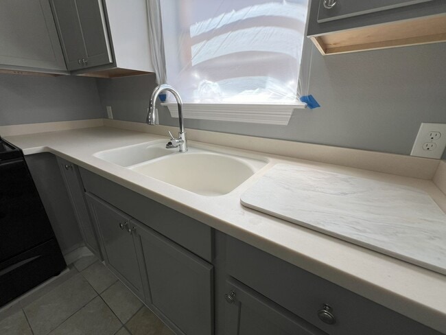 Building Photo - Baker Trails Apartments