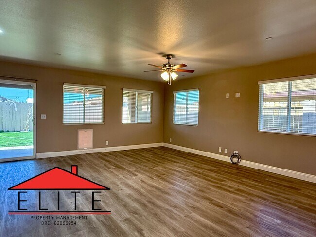 Building Photo - AVAILABLE NOW!!