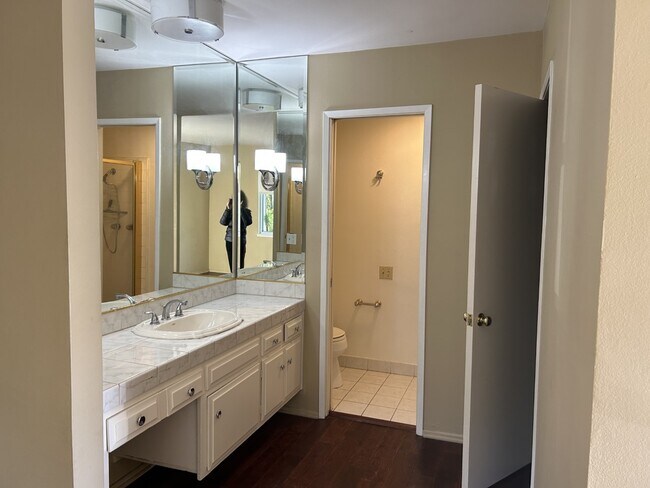 Master Bathroom - 17218 Escalon Dr