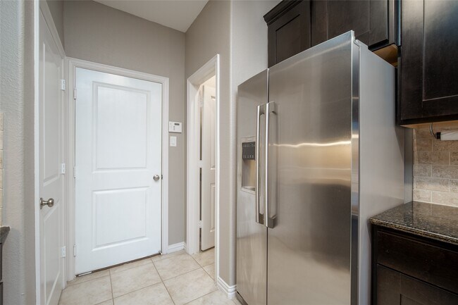 Building Photo - 1826 Ryon Falls Dr