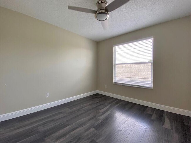 Building Photo - 4115 Andover Cay Blvd