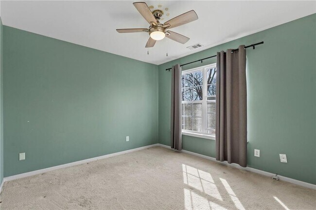 Building Photo - 293 Jordan St SE