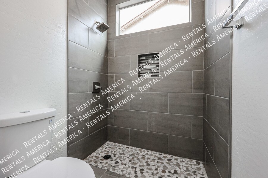 Building Photo - 43232 Wallner Dr