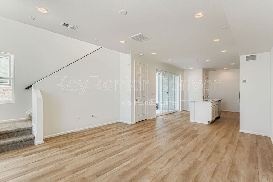 Building Photo - 6601 N Netherland St