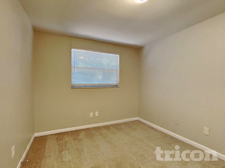 Building Photo - 8664 Mockingbird Ln