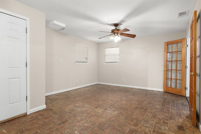 Building Photo - 2021 14th Ave N