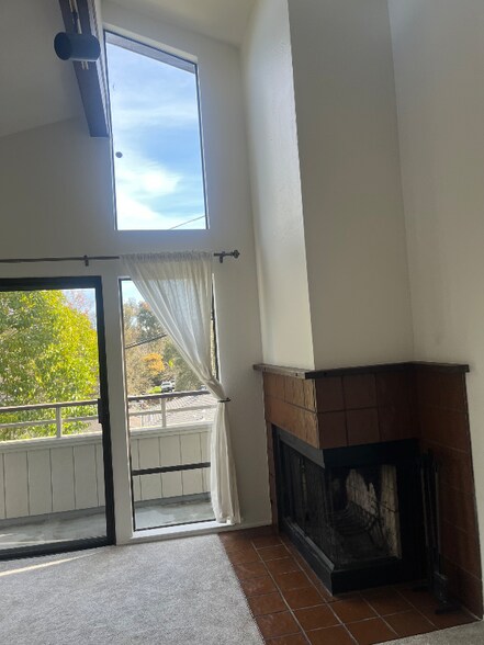 Building Photo - 917 Bell St