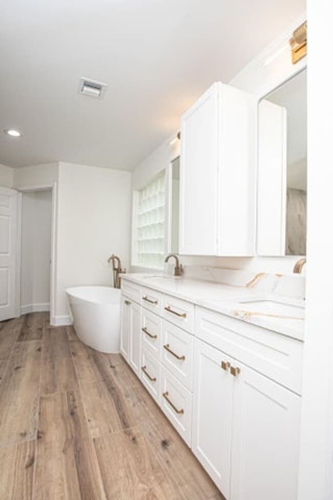 Building Photo - 10881 La Salinas Cir