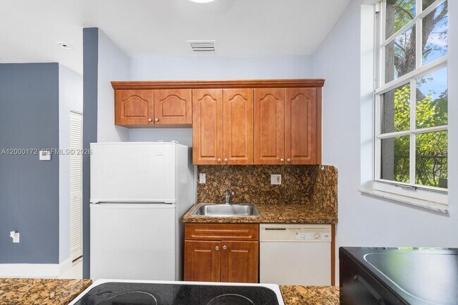 Building Photo - 536 NE 62nd St