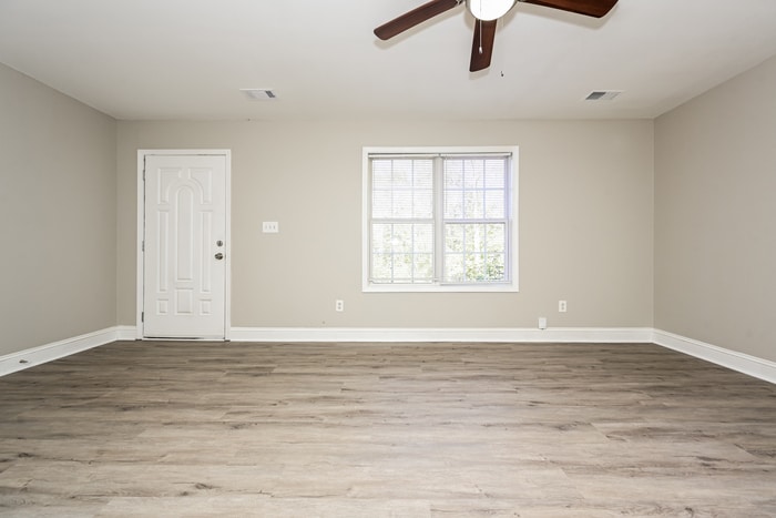 Building Photo - 520 Lakewood Dr