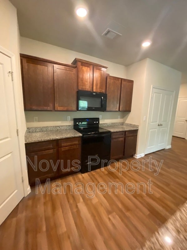 Building Photo - 347 Augusta Woods Dr