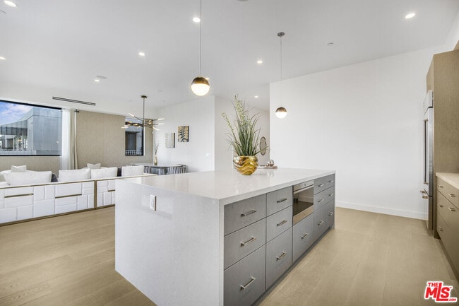 Building Photo - 10563 Ashton Ave