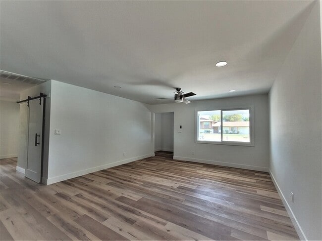 Building Photo - Stunning Completely remodeled 4-bedroom wi...