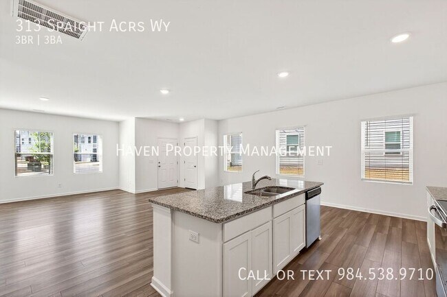 Building Photo - 313 Spaight Acrs Wy