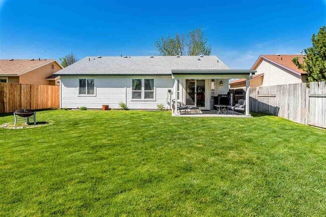 Building Photo - Cute Kuna home in the Farmhouse subdivision