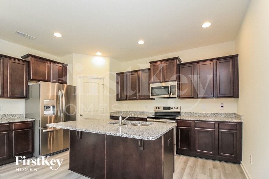 Building Photo - 5704 Beaver Pond Tl