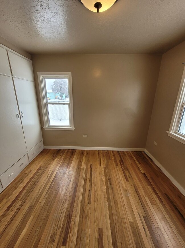 Building Photo - 305 S Meridian Rd