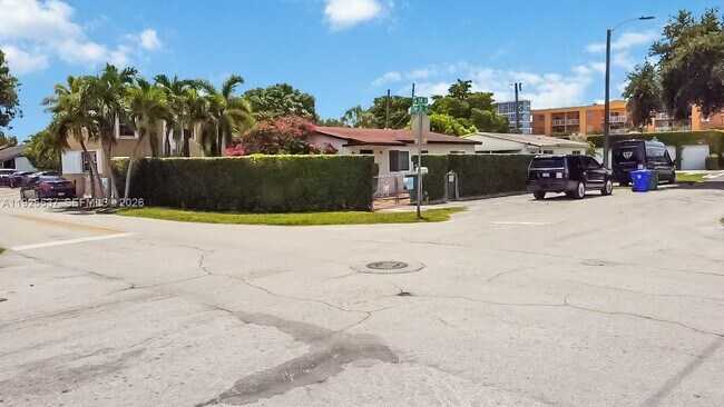 Building Photo - 2401 SW 31st Ave