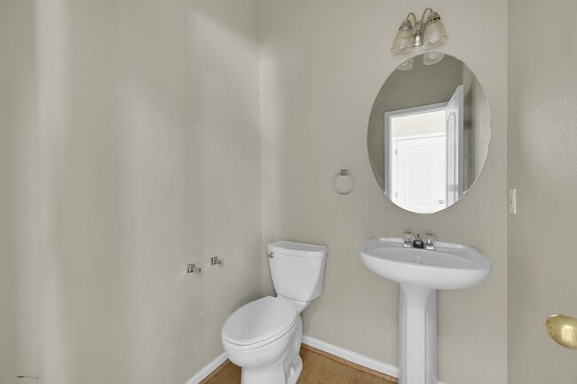 Building Photo - $1,995 - 4 Bed,2.5 Bathroom Home  in Colorado Springs with in Unit Laundry and Fenced in yard!