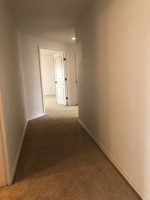 Building Photo - 4 Bedroom 2.5 Bath with 2 car garage