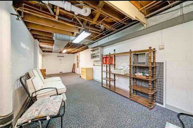 Building Photo - 140 Greenbriar Dr