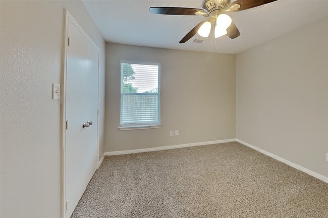 Building Photo - 16280 Sun View Ln