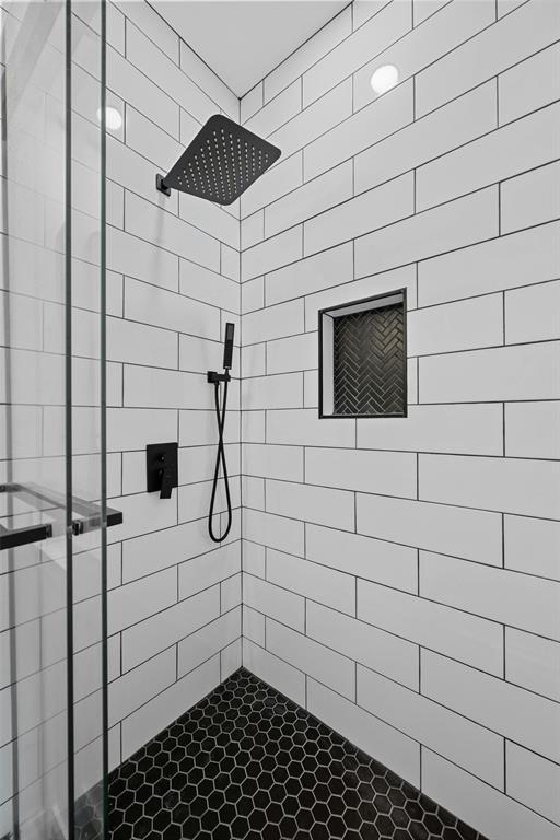 Building Photo - 914 E 50th St