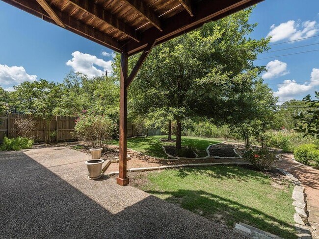 Building Photo - 11704 Emerald Falls Dr