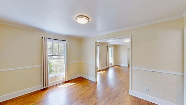 Building Photo - 6821 View Way Dr