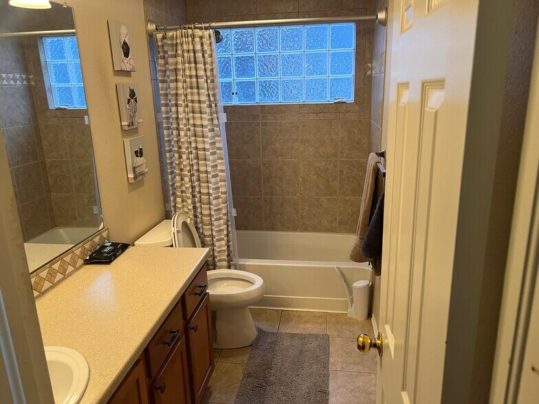 extra bathroom - 11681 Elizabeth Pl