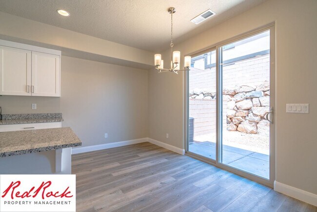 Building Photo - 4 Bedroom, 2.5 Bathroom Townhome in Hurric...