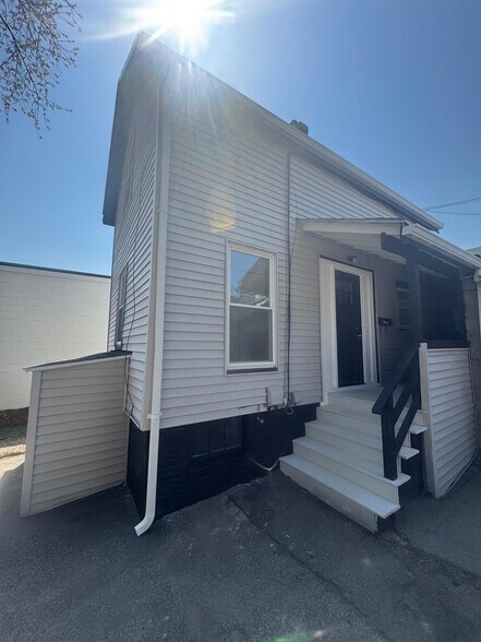 Building Photo - 516R Somerville Ave