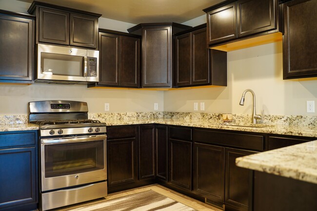 Building Photo - 528 Fox Chase Dr