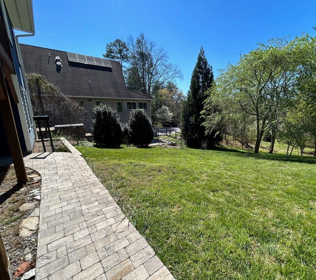 Building Photo - West AVL - Furnished Basement Efficiency