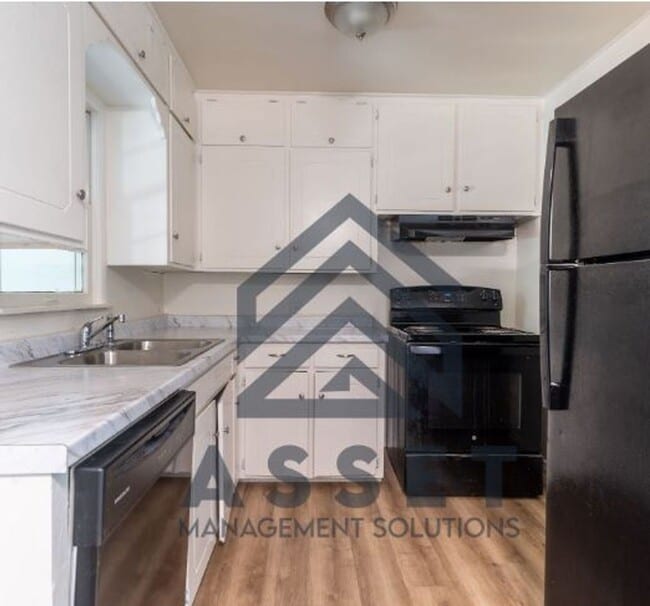 Building Photo - RENT TO OWN – Warr Acres!