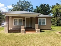 Building Photo - Coming Soon! Cute 2 Bedroom on Hazel!