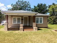 Building Photo - Coming Soon! Cute 2 Bedroom on Walnut!