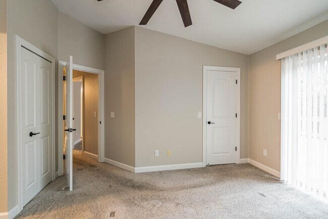 Building Photo - 746 Hilltop Ln