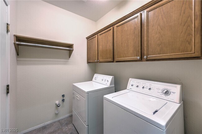 Building Photo - 10504 Narra Pl