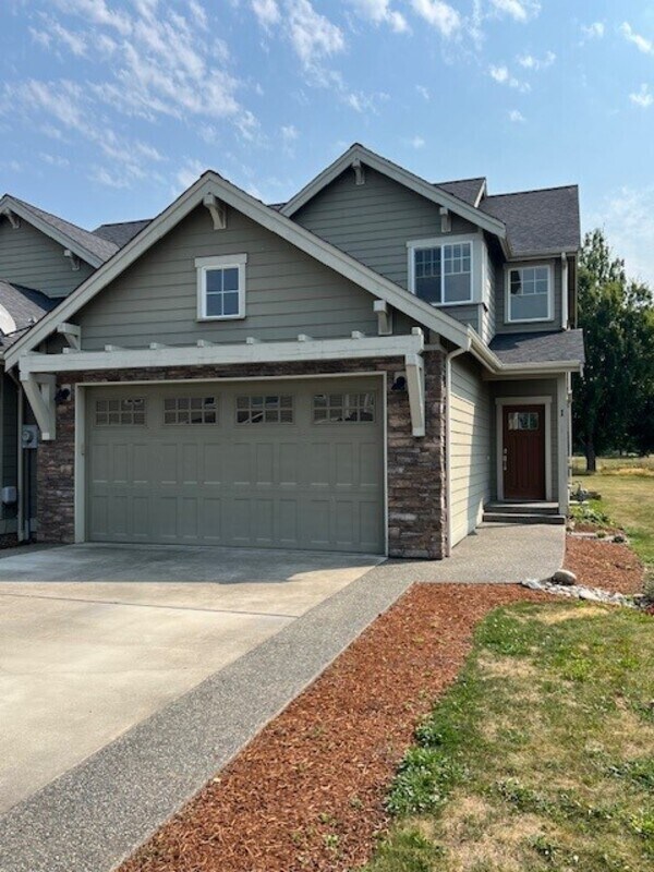 Primary Photo - 2200 Greenview Cir