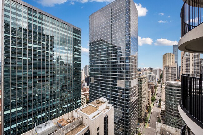 Building Photo - 300 N State St